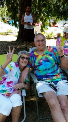 Kris & Keith lookin' chill in their tie dye